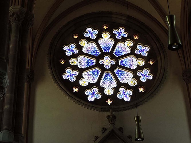 Rosace - vue de l'intérieur de la chapelle Notre-Dame