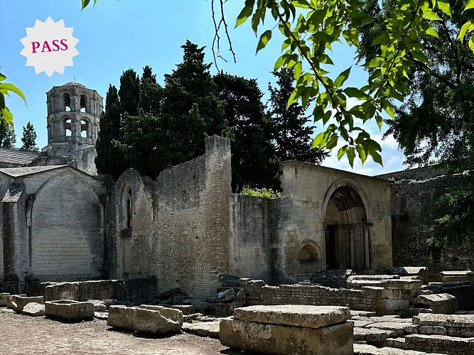 The Alyscamps necropolis and Saint Honnorat church