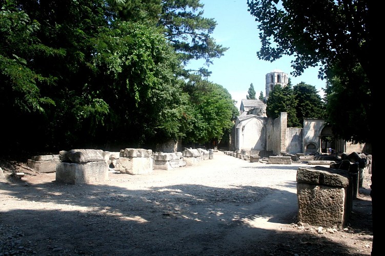 The Alyscamps necropolis and Saint Honnorat church