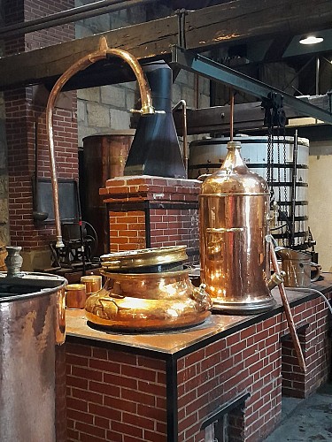 Liquoristerie&amp;Distillerie St-Graal