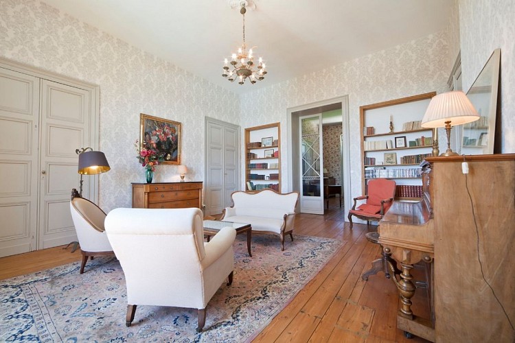 HLOAQU047FS000CW_saloncommun_hôtes