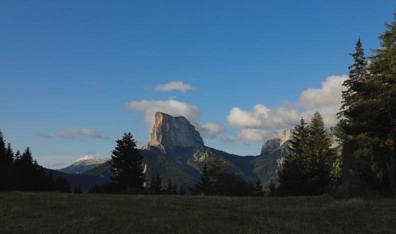 Col de l'Allimas et sa vue sur le Mont Aiguille