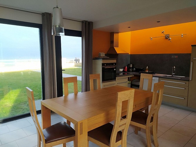 Le bord de mer à Saint Côme de Fresné, cuisine