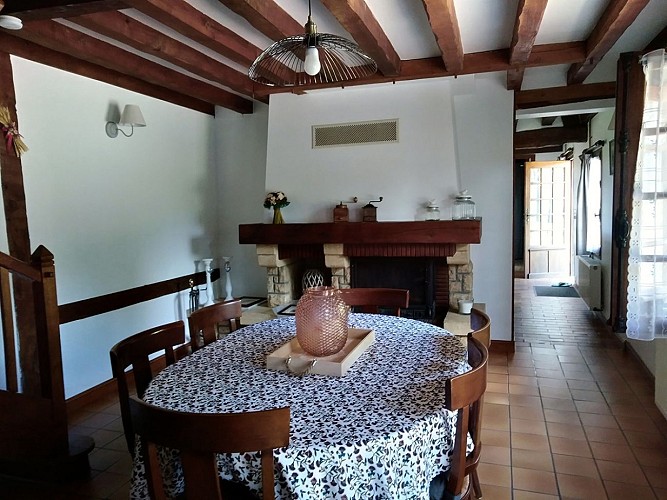 Le Clos du Savourey à Saint Aubin de Scellon_Salle à manger