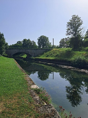 Halte fluviale de Lay-Saint-Rémy