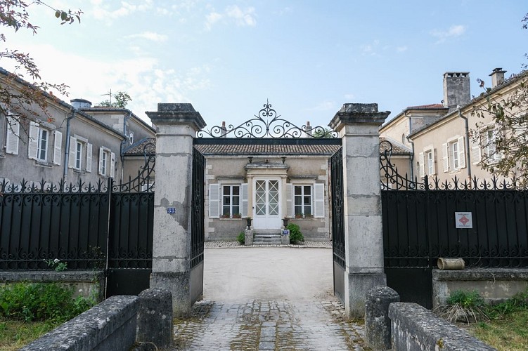 Suite de l'aile est - château de Choloy