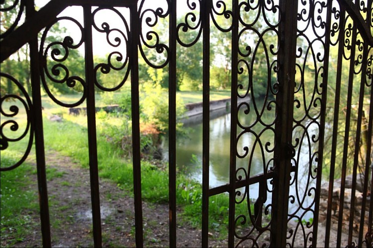 Gîte Maison Rouge - Le Coq, au Domaine de Bré à Seiches-sur-le-Loir