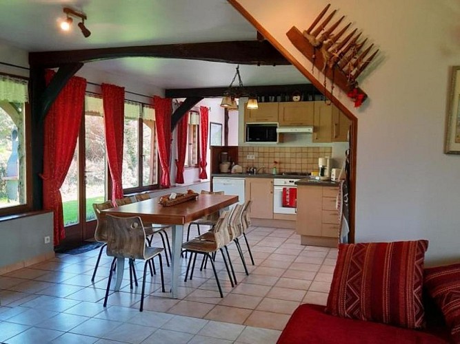 La Loge, cuisine et salon ouvert sur le jardin