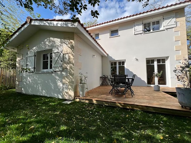 Extérieur : terrasse et jardin