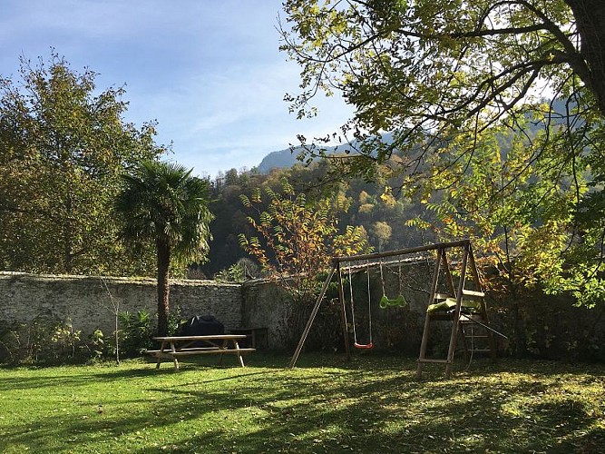 Gîte La Cabane_jardin-Au-dess