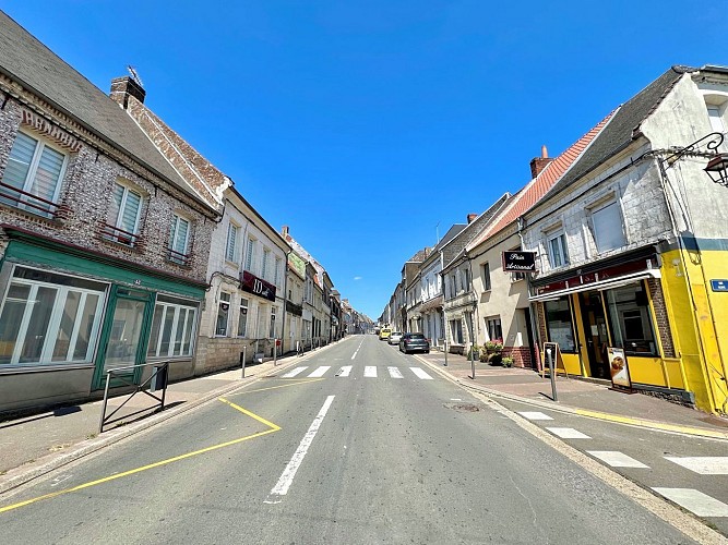 Grande rue d'Avesnes-le-Comte
