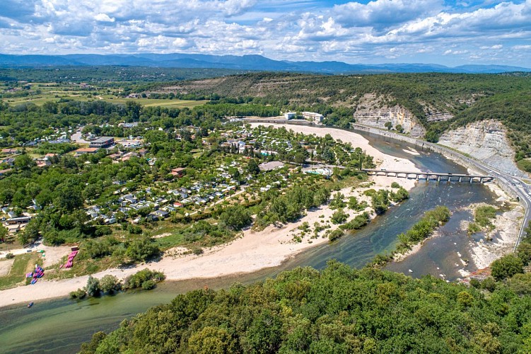 Vue aérienne du camping Le Riviera
