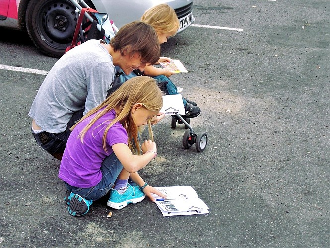 Jeu de piste : "Autour de la place de l'Hôtel de ville avec Charles et Ninon"