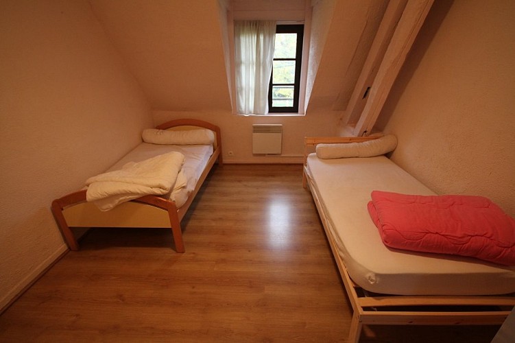 Gite de groupe_Montaure_Les communs_chambre 2 lits