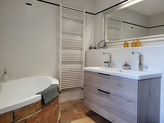 Maison-d-Hélios-Alençon-salle de bains-2023®CCourant-Tourisme61 800 (2)