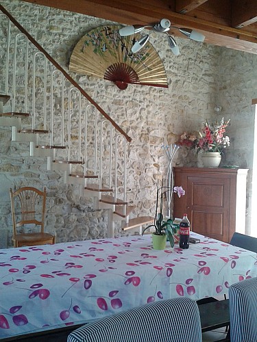 20-table de la SAM vue sur l'escalier