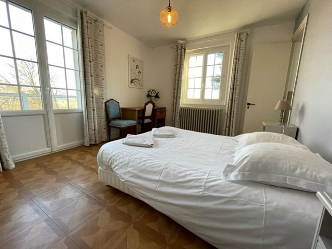 Manoir de la houlette_gîte_Chambre blanche_saint pierre du vauvray