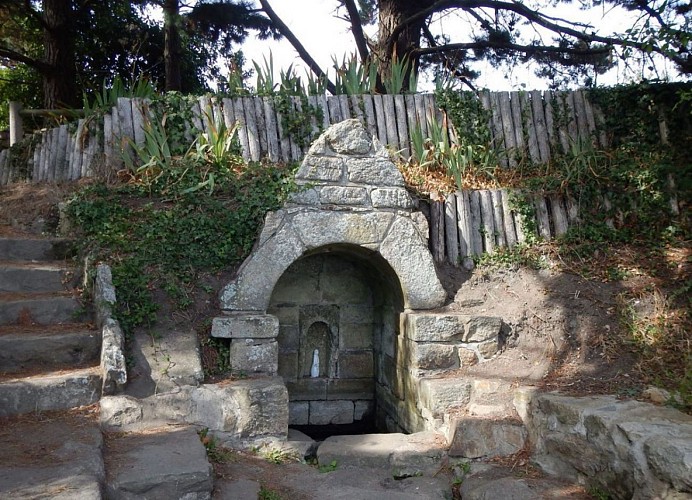 Ile d'Arz Fontaine Varia