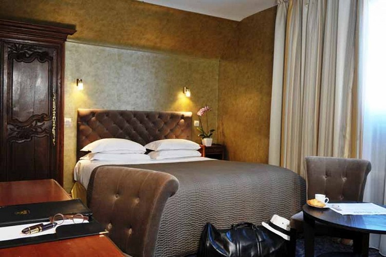 2012_Pontorson_H Montgomery_Deluxe1_TIS