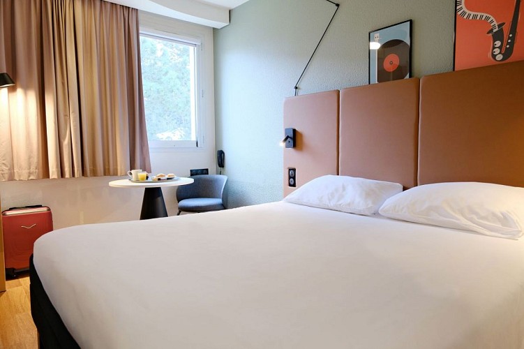 Avranches_Hotel_Ibis(1)