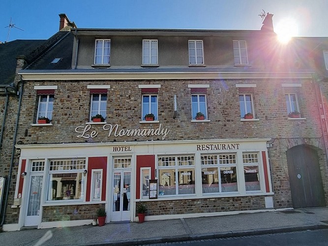 Façade-hôtel-restaurant-le-normandy©propriétaire