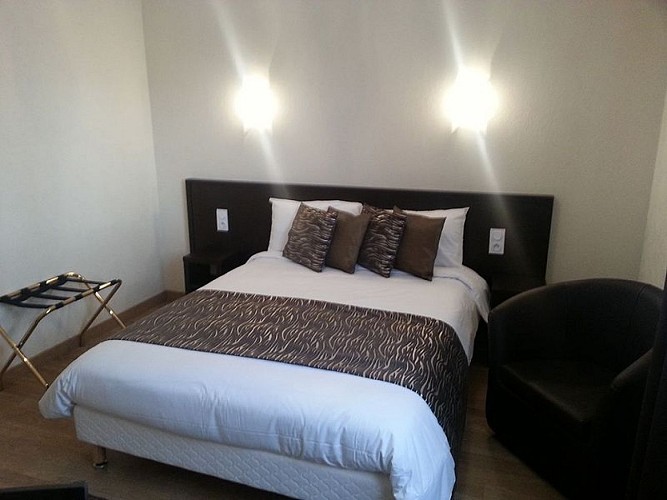 Hôtel Le Chapeau Rouge