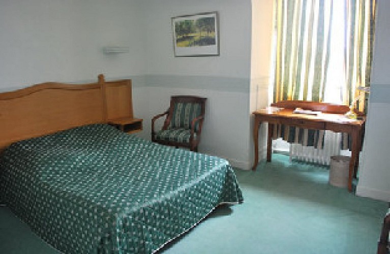 HOT Le Normandie - Caudebec-en-Caux