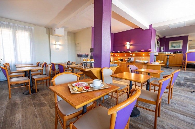 Salon de petit déjeuner face à la mer