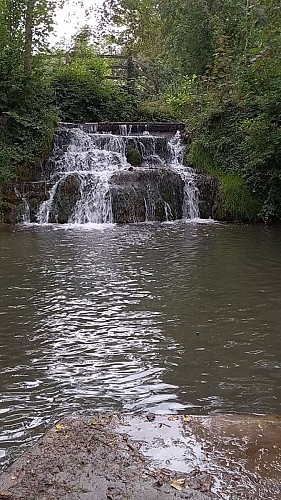 Cascade de Souchez et la fresque des lavandières