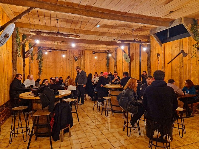 Le Valhalla_bar_taverne_viking_lancer de haches_Caen (3)