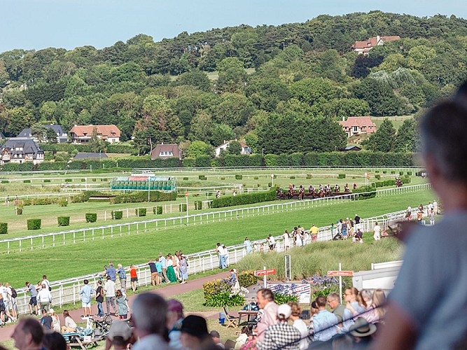 Courses hippiques à l'hippodrome de Deauville-Clairefontaine