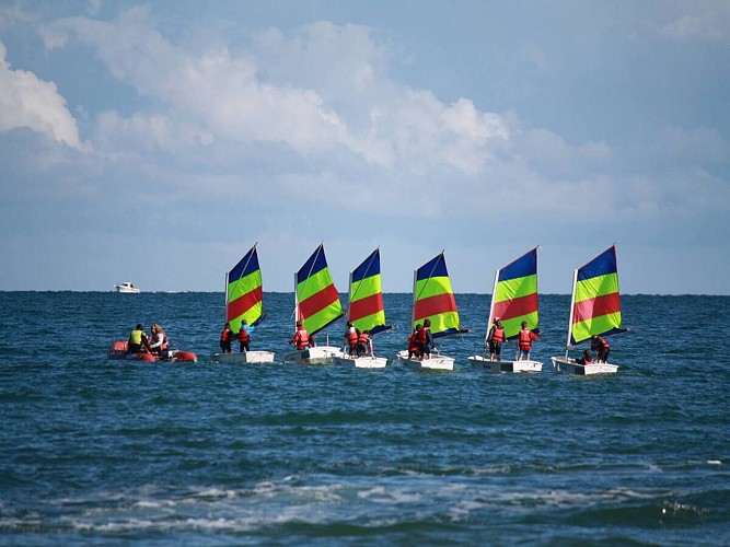 Ecole-de-voile-courseulles-optimist
