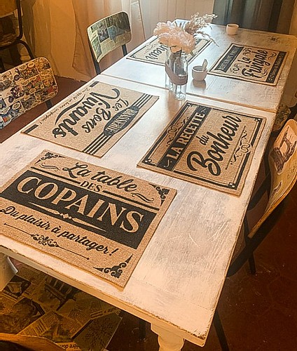 Tables du restaurant O'KLM