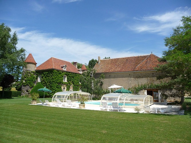 Piscine du Château de Ribourdin