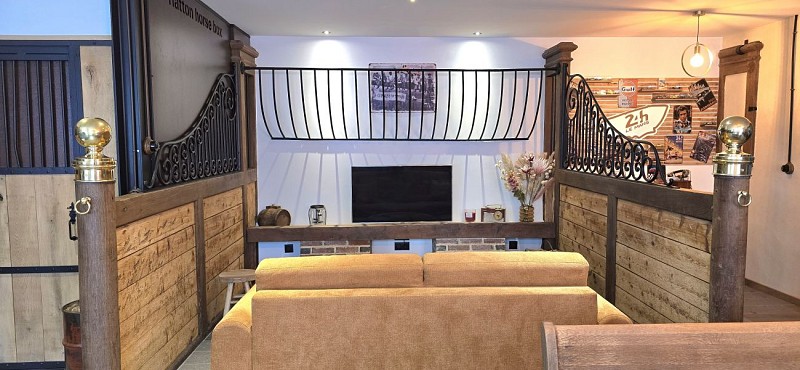 Hatton Horse Box - Fresnay-sur-Sarthe - salon dans le box