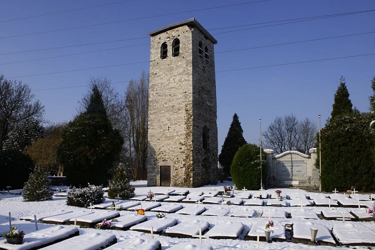 La tour romane et les vestiges archéologiques de Pont-de-Loup