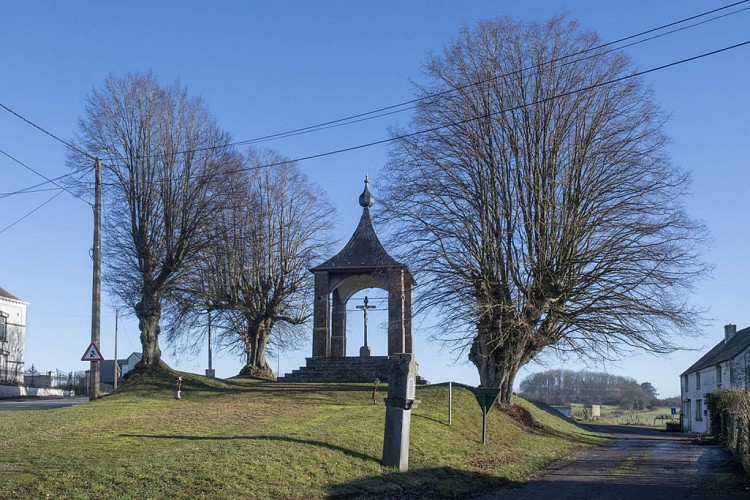 Le calvaire et ses abords