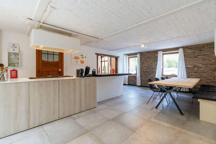 A5e83484-48e2-4c9e-87be-cfa0865902fe