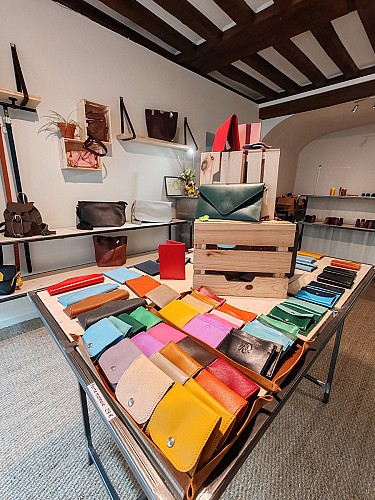 2025_VEZELAY_AD CUIR_ML_CREDIT8OTGV (2)