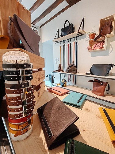 2025_VEZELAY_AD CUIR_ML_CREDIT8OTGV (7)