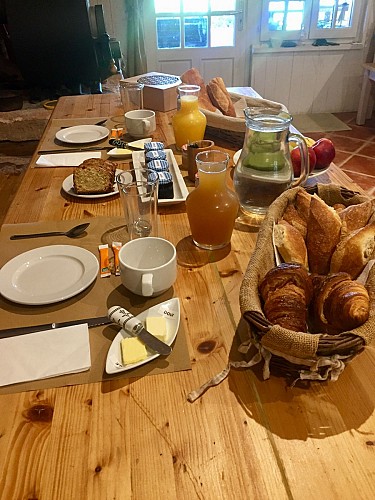 TABLE DU PETIT DEJEUNER