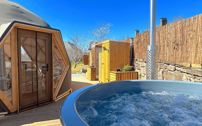 L'étoile du béarn hébergement insolite Dôme 2 personnes avec spa Asson