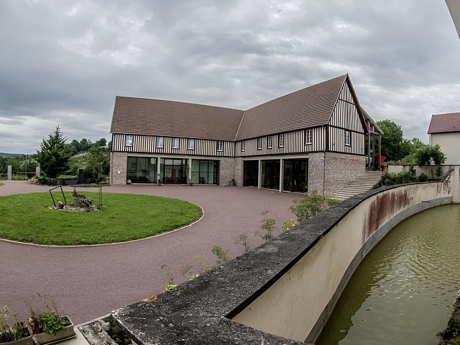 Domaine des Essarts Chez Dana Lerner Lessard-et-le-Chene Bâtiment