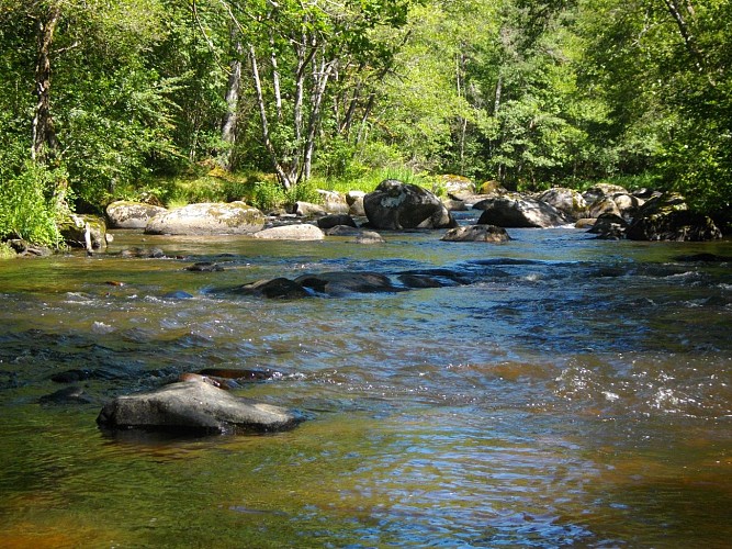 Ussel_rivère Diege©Victorien_Mendras