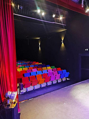 salle de spectacle - vue de coté