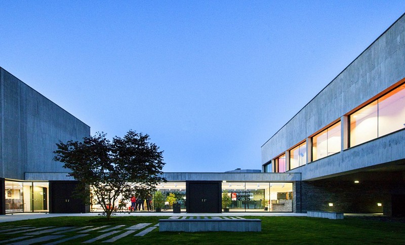 Espace james Chambaud - Lons - extérieur