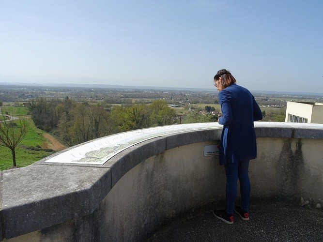 Serres-Castet table orientation du belvédère 