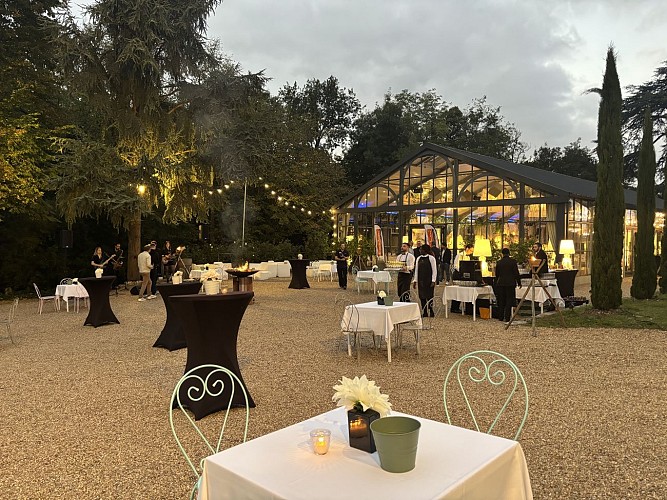 Cocktail devant salle