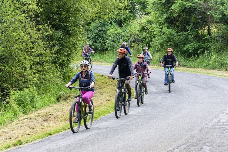 Velo-val-natura-ERochet-a-vallee-isle-perigord