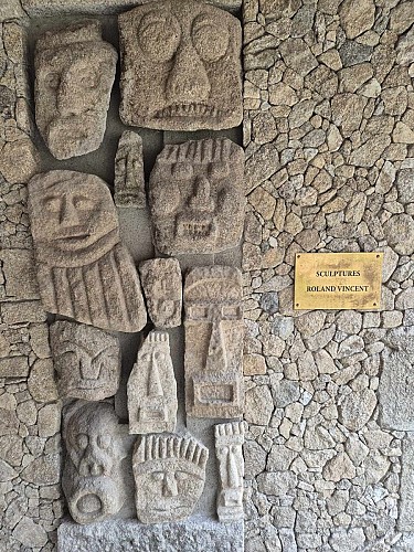 Totem de sculptures de Roland Vincent